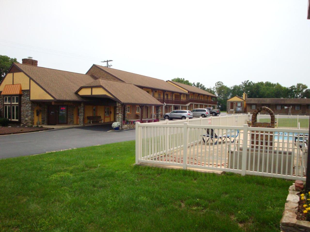 Soudersburg Inn & Suites Lancaster Ronks Ngoại thất bức ảnh